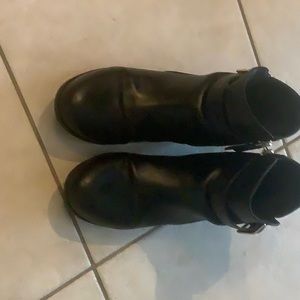 Dr. Scholl’s women’s high ankle shoes